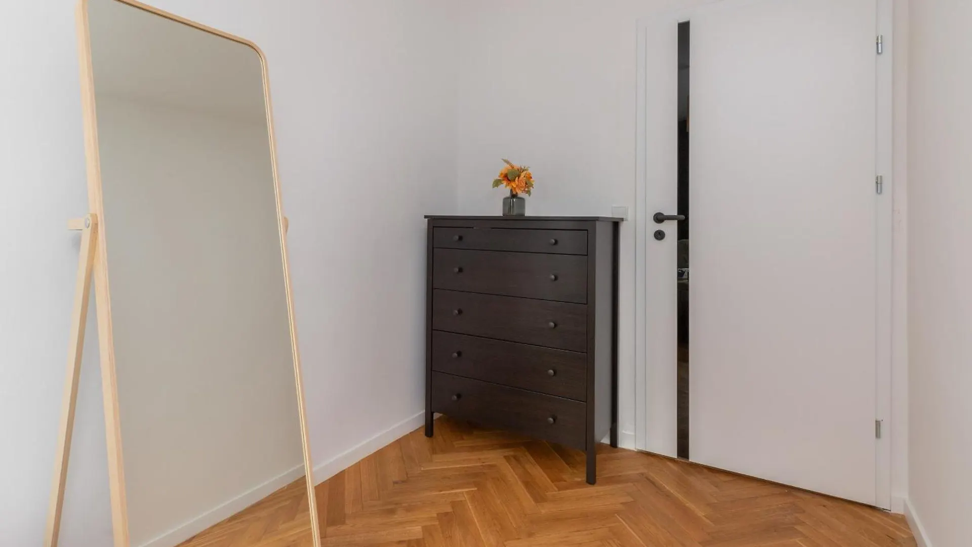 Dlugie Ogrody Spacious Apartment In The Gdansk City Center By Noclegi Renters 0*,